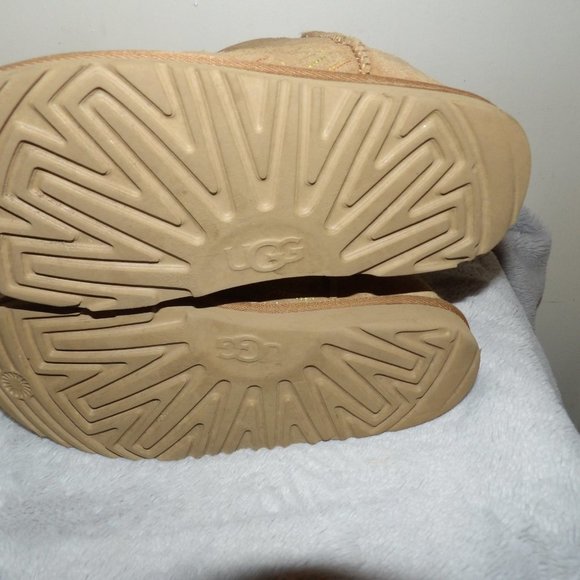 UGG Brown Logo Boots Sz 4 - Picture 7 of 8